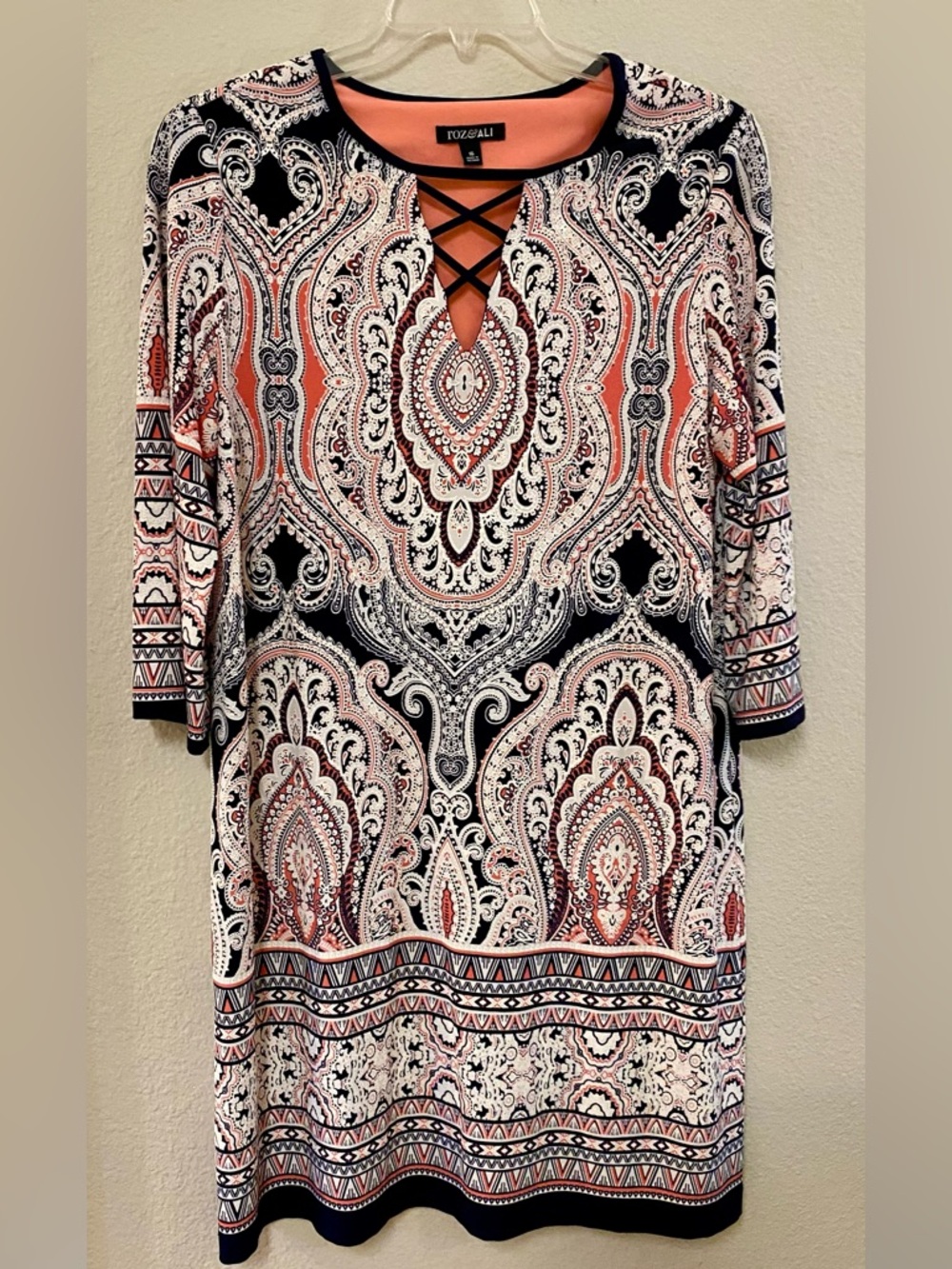 Roz & Ali Paisley Criss-Cross V-Neck Dress in Coral, Black & White - Size 16 - Picture 1 of 4